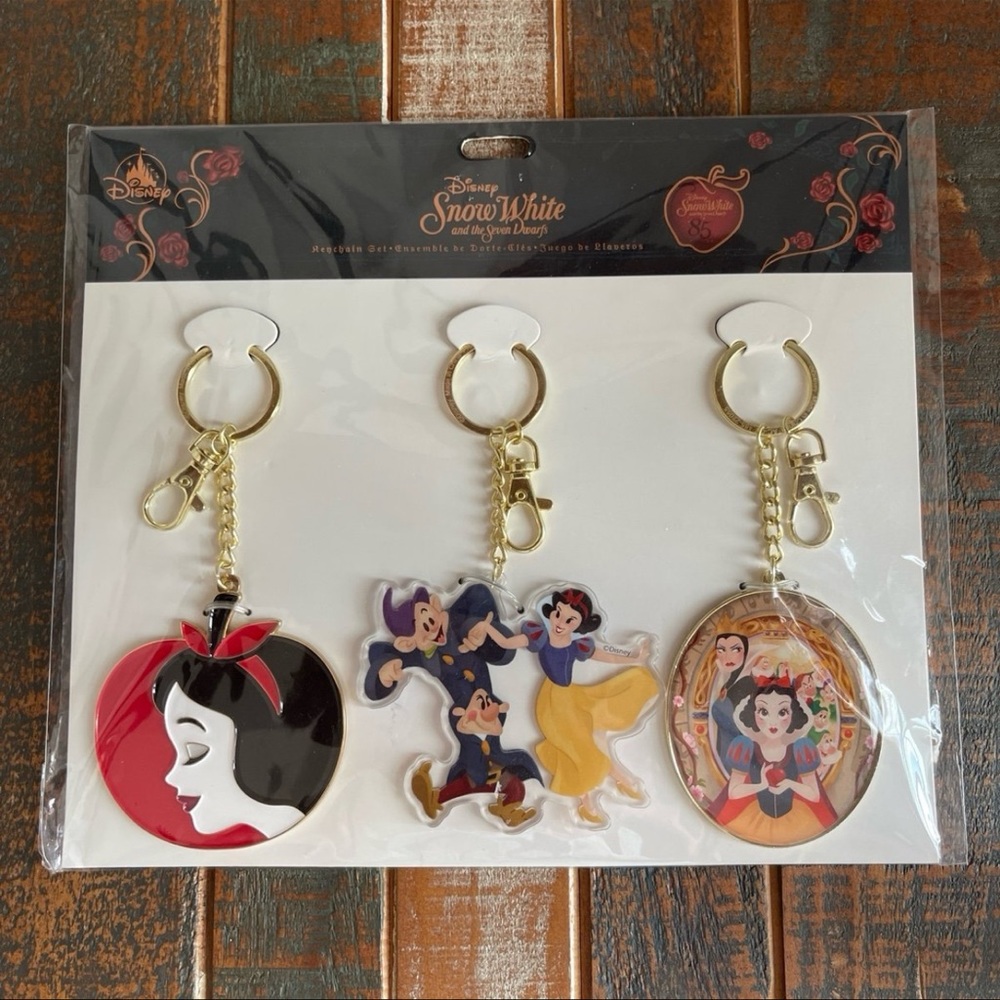Disney Snow White Keychain